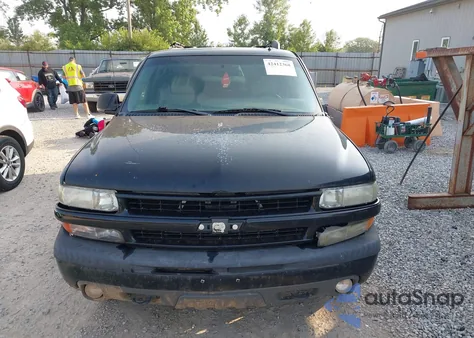 2002 Chevrolet Tahoe Ls z USA, uszkodzony, nr VIN 1GNEK13V42R145502